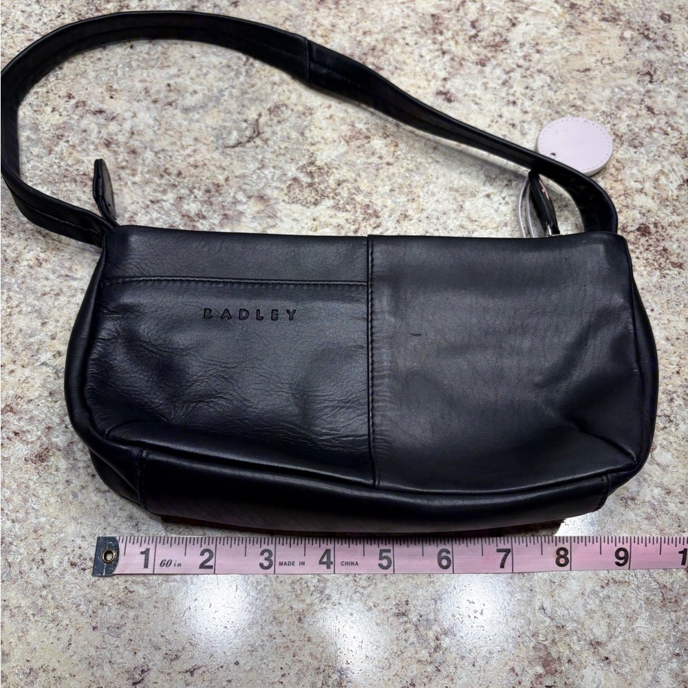 Radley London bag with cute button accents 
Hang Tag
Original dust cover - Picture 4 of 11